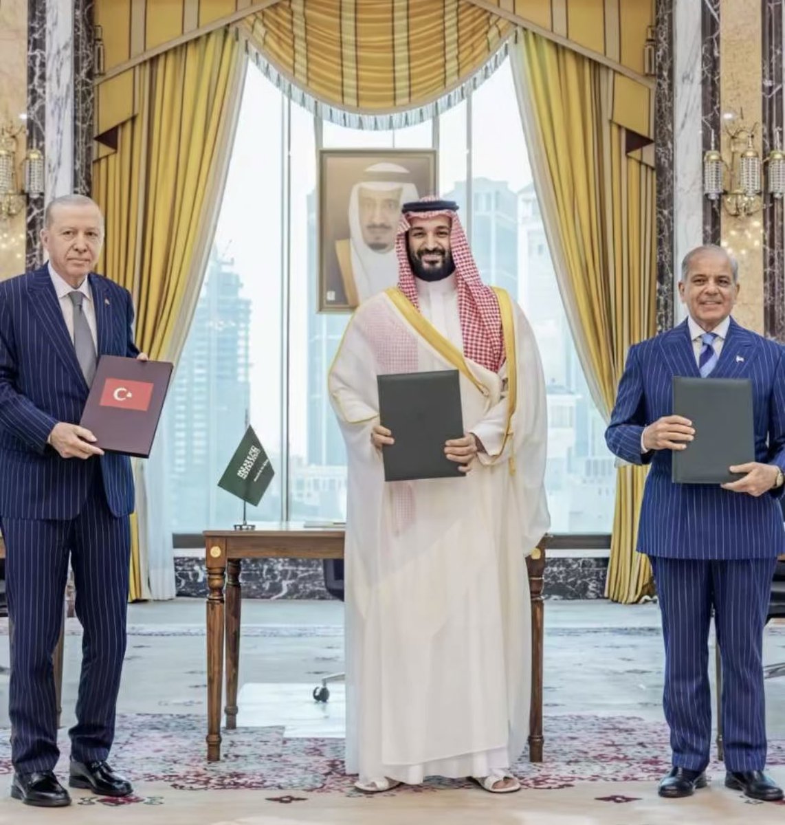 hhag_2's tweet photo. قائد مُحنك وعظيم 💚
#محمد_بن_سلمان‌ https://t.co/mQwpsAL5gm