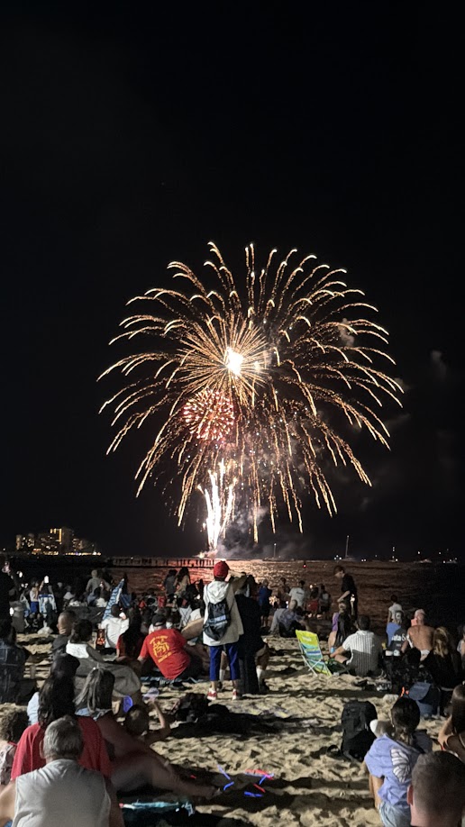 IvDogg's tweet photo. #FortDeRussyBeachPark #4thOfJuly #IndependanceDay #TreasonDay #MarinaTowerWaikiki #Waikiki #Honolulu #Oahu #Hawaii https://t.co/r2VHiMLTxk