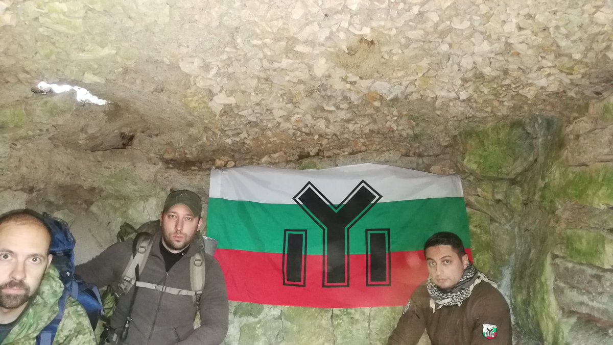 bgnsnet's tweet photo. #25годиниБНС

По време на Първата световна война на 16 септември 1918 части на Антантата започват ново масирано настъпление срещу Дойранската позиция. Срещу защитаващата я Девета плевенска дивизия (около 30 000 души), под командването на генерал-майор Владимир Вазов, са хвърлени 4 английски, 2 гръцки и 1 френска дивизии с числен състав над 75 000 души. На 19 септември 1918 г. Българската армия спират настъплението на британските сили  - това е последната, най-героична и най-кървава страница от Дойранската епопея.

Точно 100 години по късно, през 2018 год��на, няколко активисти на Български Национален Съюз посетиха мястото, на което са се намирали българските позиции и където българския войник се окичи със световна слава.

След един век растителността беше покрила склоновете, по които са били разположени българските позиции. Времето и зложелатели също са казали своето по отношение на паметници и укрепления. Въпреки това си личеше в каква непревземаема крепост са били превърнати ридовете от българската войска. Траншеи и бункери са осеяли местността. Фердинандовата чешма, посветена на загиналите герои от 34 пехотен троянски полк, която е възстановена през 2010 година, също напомня за онези славни времена.

Усещането да вървиш през позициите, които някога са бранели дедите ни. Да нощуваш в гората, в която някога на пост са стояли храбрите ни воини. Да се спуснеш в окопите, спрели вълна след вълна нашественици. Да влезеш в бункерът, някога наричан с ужас от англичаните „Окото на дявола“. Да видиш четири скромни кръста, забити на дърво, напомнящи за четирима славни синове на майка България, оставили костите си там. Да наблюдаваш местността от мястото, на което някога е стоял самият генерал Вазов… Това е едно преживяване, което трудно може да бъде описано.