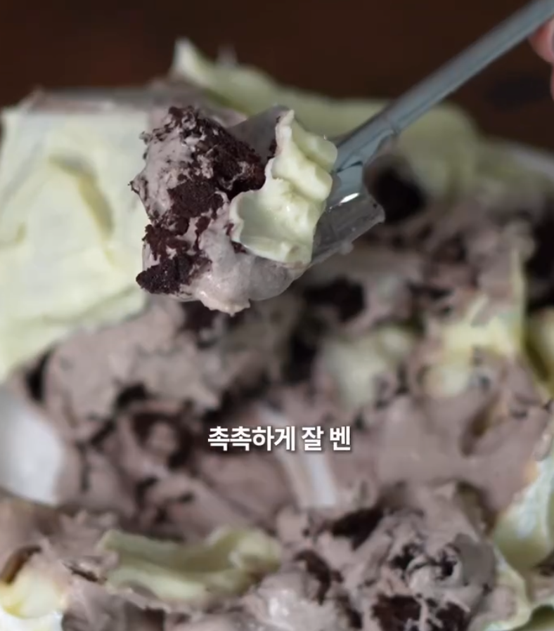 laterinfo_'s tweet photo. 공룡 덕후라면 여길 가보시라.. 
수원시 렉스프레소 뮤지엄임.
진짜 리얼하게 만들어서 보는 맛도 있고 
콱 뿌수면 쾌감 미쳐서 왁뿌 따로 살 필요도 없음.. 
안에는 에스프레소가 촉촉하게 밴 티라미수가 들어 있어서 개맛도리.. https://t.co/lT2x7Iw0q2