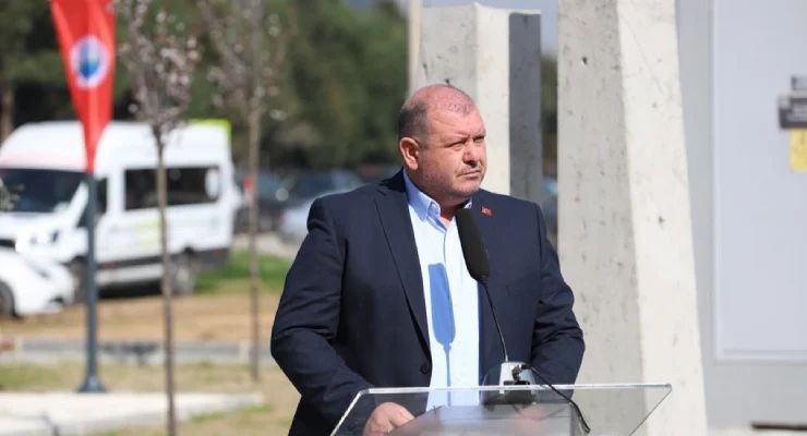 ToplumsalMht101's tweet photo. İzmir’in CHP’li Menderes Belediyesi odaklı soruşturmada Belediye Başkanı İlkay Çiçek ve dokuz kişi tutuklandı. https://t.co/NcIn5lOJn0