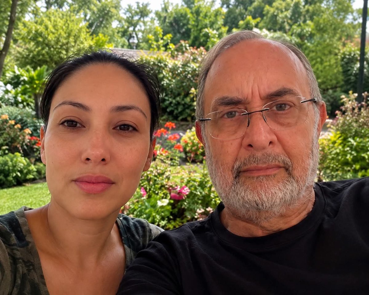 FtimaPesso2719's tweet photo. COVID --> Relato  da Taís Gomes Correa. 
Em novembro de 2020, meu querido pai adoeceu por covid. Os sintomas eram leves, e segundo o medico que o atendeu, após um resultado de um exame de tomografia, orientou para que ele  internasse por 5 dias. Ele não queria ser internado, mas após muita insistência dos filhos, no dia seguinte, levei ele até o hospital para internação, e no trajeto do hospital, muito contrariado ele disse: “estou com mal pressentimento, vou acabar morrendo dentro desse hospital”. Chegamos no hospital, ele entrou caminhando (apesar de toda aquela baboseira de distanciamento social e uso de máscara), conversou e até brincou com o atendente da recepção, deixei ele sentado em uma área de espera e fui fazer o check-in, quando retornei até a área de espera (a partir desse momento as coisas começaram a ficar estranhas) já tinham levado ele para uma outra sala com um cordão de isolamento, e a última lembrança que tenho dele era uma enfermeira entrando com ele no elevador, fui impedida de me despedir, não pude dar um abraço ou falar “pai, melhora logo que daqui a 5 dias venho buscar você”.
E durante cinco dias, nos comunicamos por whatssap, várias mensagens por dia e todas as mensagens ele  dizia que ele estava bem e melhorando. No quarto não tinha telefone e era proibido sair do quarto, só a equipe de enfermagem e limpeza entravam lá, e médico só dava uma passada na troca de plantão. No dia da alta médica, o hospital informou que ele havia sido transferido para UTI, confiscaram o celular e a partir desse momento, ele ficou incomunicável, somente a equipe de médicos intensivistas poderiam passar informações ou boletim médico, todos os dias, meu irmão e eu ficávamos desesperados, plantados na porta daquela UTI esperando a boa vontade de um médico de plantão divulgar um boletim médico “meia boca”.
E essas informações eram tão meia boca, que após 3 dias de UTI um médico, sem muita explicação, informou: “o pai de vocês foi entubado nessa madrugada, a saturação não estava boa”. Só isso!!!
E durante duas semanas ele ficou nessa condição, até que seu corpo começou a falhar, parada cardiorespiratória, dialises até acontecer a falência múltipla dos órgãos.
Ele ficou sozinho, sem a família no final de seus dias e fomos impedidos de lhe prestar o conforto merecido.

O dia 1 de dezembro, foi o dia que recebi a pior noticia da minha vida, e naquele momento, apareceu uma enfermeira oferecendo um acolhimento emocional e permitiu que eu visse meu pai (sou muito grata a essa profissional por esse ato humano, apesar de não lembrar do nome e nem da fisionomia dela), me levou até o morgue, (e desse momento me lembro perfeitamente) meu pai já estava ensacado, em cima de um carrinho de inox, gelado, em rigor (já tinha falecido a muitas horas). A enfermeira abriu o saco até a metade do corpo dele, estava com os braços cruzado e pude ver marcas de contenção nos seus pulsos, e um sentimento de revolta tomou conta de mim. O que fizeram com ele, dentro daquela UTI? Nunca vamos saber...
Isso foi um tratamento desumano e cruel pra ele e traumático para nós.

Morreu sozinho.
Tivemos que contratar as pressas uma funerária particular, para transladá-lo a outro município para ter um mínimo de dignidade pós morte. E mesmo assim, não pudemos vesti-lo com um terno que escolhi com tanto carinho (do mesmo jeito que ele saiu do morgue ensacado, foi colocado no caixão e lacrado), e um velório de 30 minutos. O que foi permitido escolhermos, foi o caixão e urna das cinzas Como isso tudo foi cruel e injusto.

Hoje, a verdade sobre o distanciamento veio à tona, e não dá para desfazer o estrago.

A dor foi imensa e impagável, não superei até hoje como ele foi tratado e só me resta rogar pela justiça divina.

Papai, sinto sua falta. Descanse em paz. Te amo.