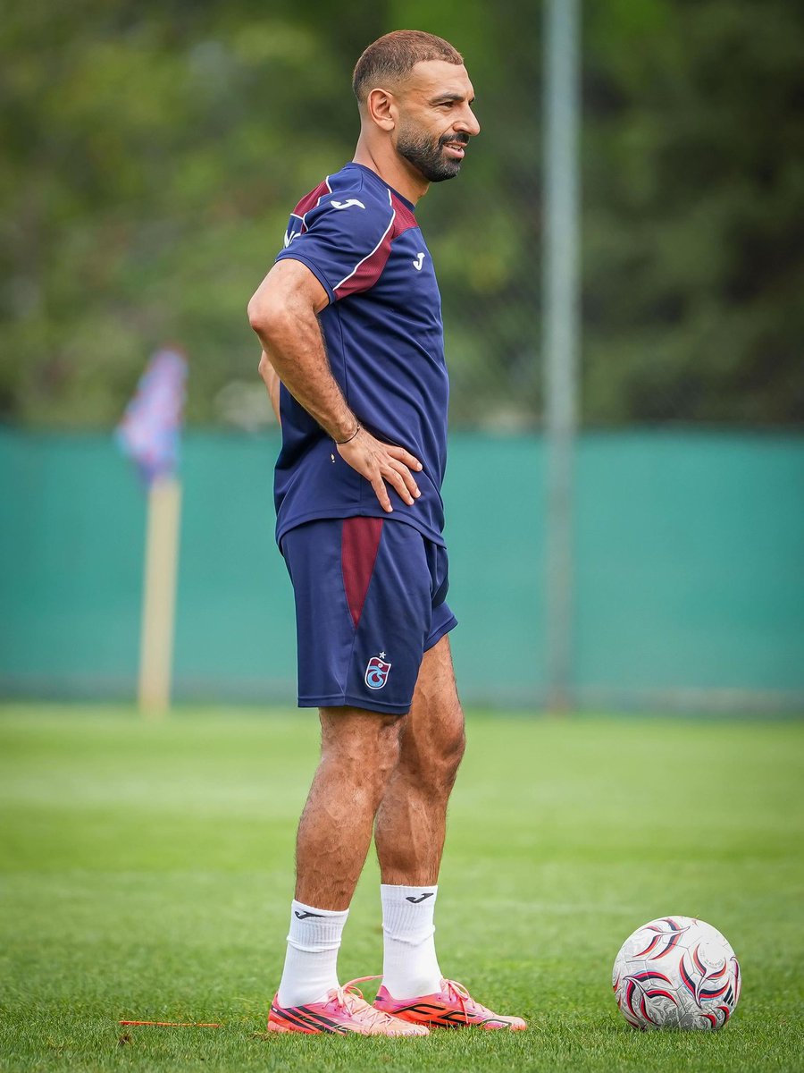 SalahUpdates's tweet photo. 📸 Mohamed Salah in today’s training with Trabzonspor ❤️💙 https://t.co/N0tlvSKP5g