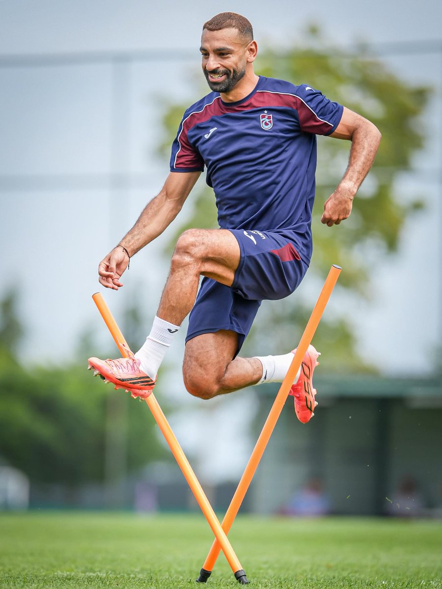 SalahUpdates's tweet photo. 📸 Mohamed Salah in today’s training with Trabzonspor ❤️💙 https://t.co/N0tlvSKP5g