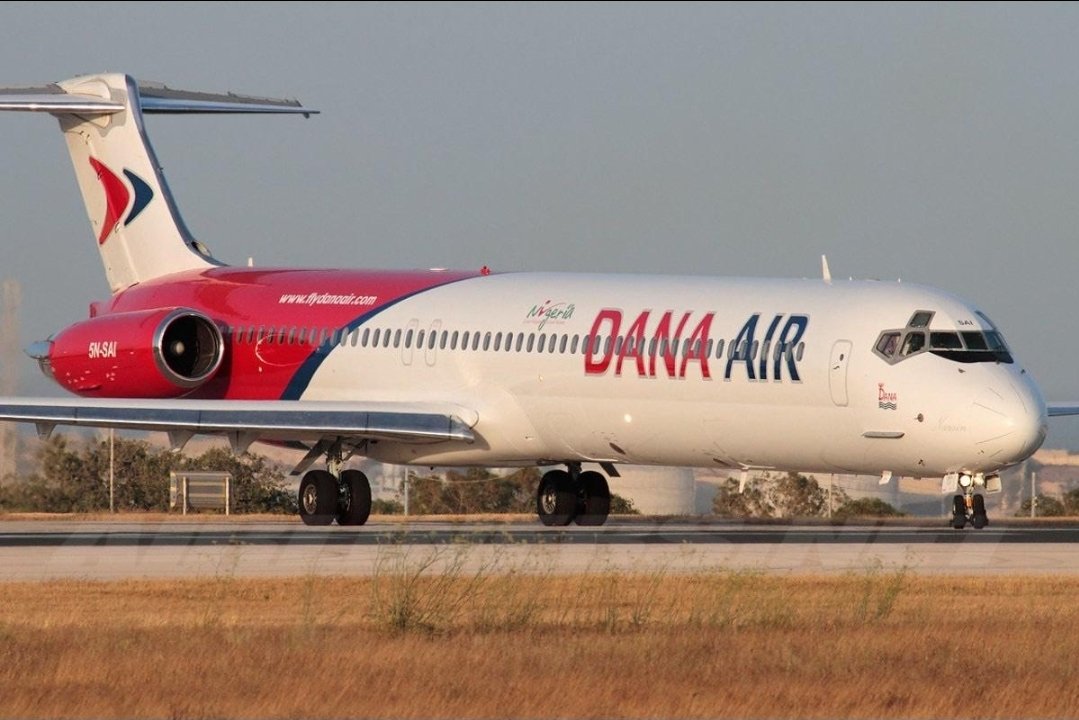 Naija_PR's tweet photo. A Federal High Court has ordered Dana Air to pay a passenger ₦5.5m over an 11-hour flight delay. https://t.co/GwiFxt6O59