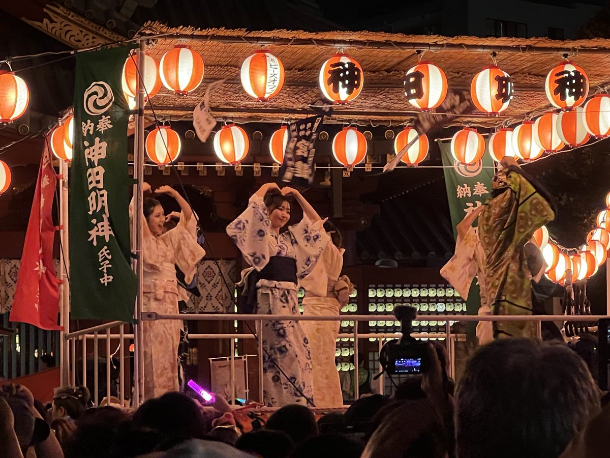 Revetronique's tweet photo. 神田明神でアニソン盆踊りを見てきた。
聖地(無印)、サンシャインぴっかぴか音頭、青山なぎささん(スーパースター)のラブライブ三連コンボで感無量。
#神田明神納涼祭り #アニソン盆踊り https://t.co/OBITRZPSgf