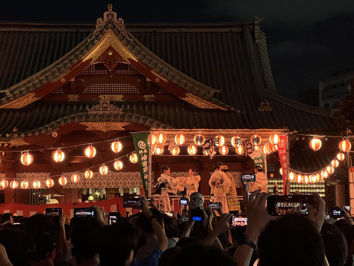 Revetronique's tweet photo. 神田明神でアニソン盆踊りを見てきた。
聖地(無印)、サンシャインぴっかぴか音頭、青山なぎささん(スーパースター)のラブライブ三連コンボで感無量。
#神田明神納涼祭り #アニソン盆踊り https://t.co/OBITRZPSgf
