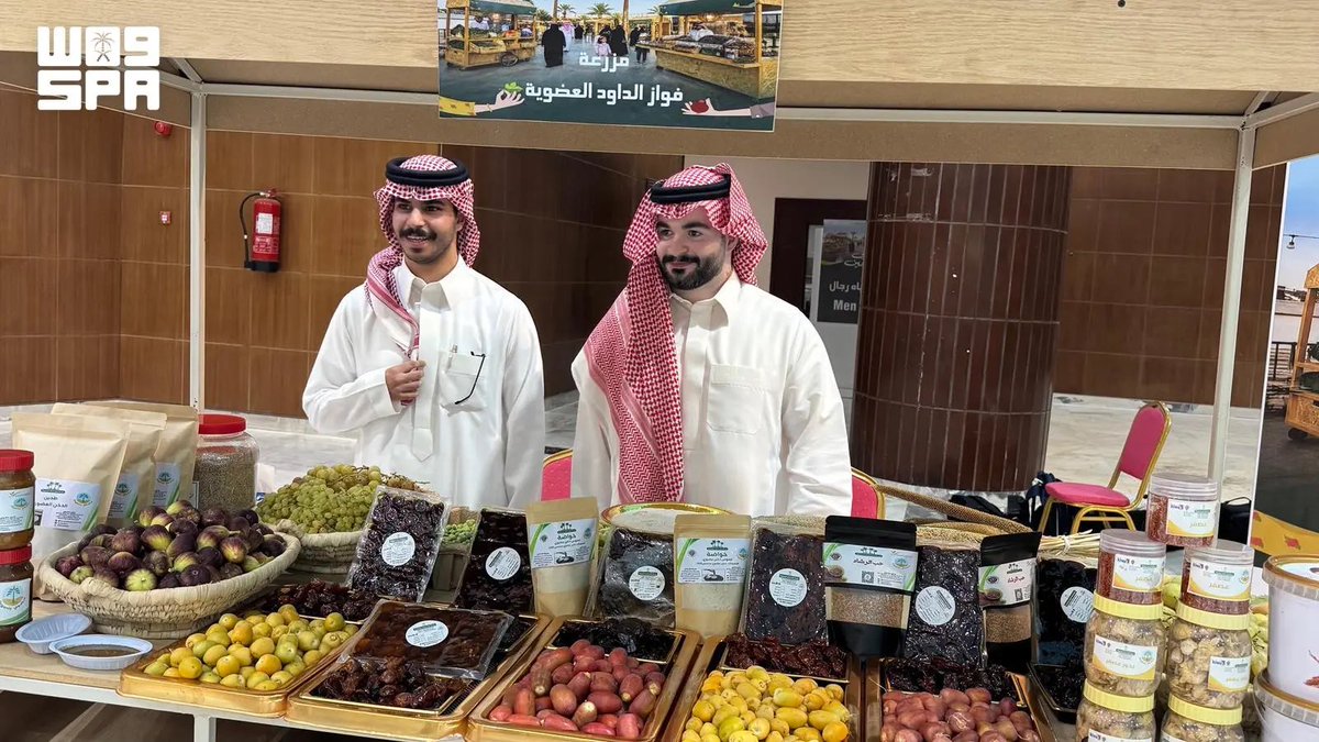 arar2023ksa's tweet photo. فرع وزارة البيئة والمياه والزراعة بمنطقة #الحدود_الشمالية يطلق فعاليات مهرجان "سوق المزارعين" بمحافظة #رفحاء لدعم الإنتاج المحلي
#سوق_المزارعين_بمحافظة_رفحاء
https://t.co/QOhjIHrEft https://t.co/m66QELcciC