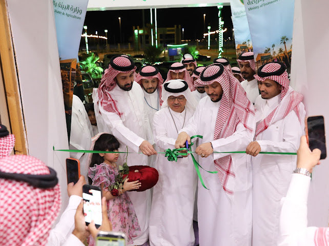 arar2023ksa's tweet photo. فرع وزارة البيئة والمياه والزراعة بمنطقة #الحدود_الشمالية يطلق فعاليات مهرجان "سوق المزارعين" بمحافظة #رفحاء لدعم الإنتاج المحلي
#سوق_المزارعين_بمحافظة_رفحاء
https://t.co/QOhjIHrEft https://t.co/m66QELcciC
