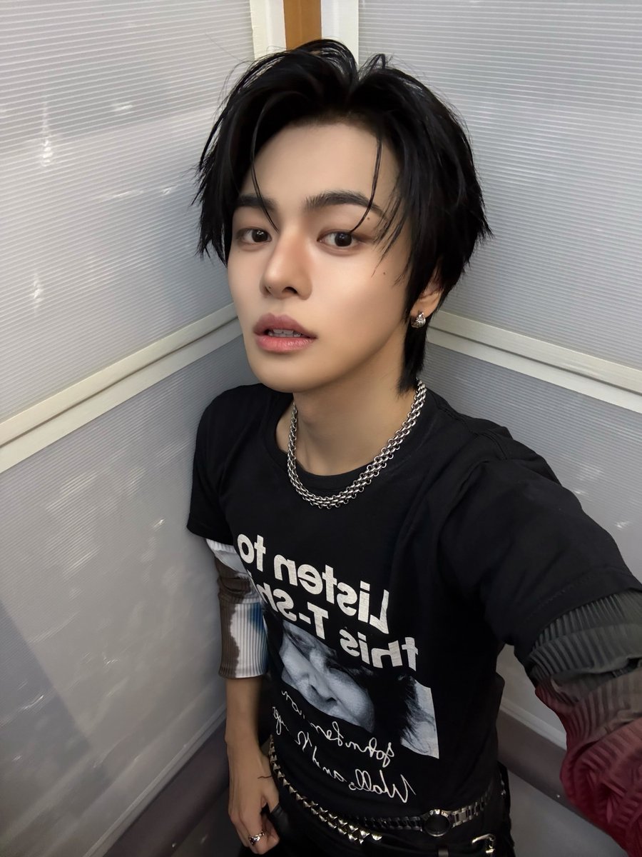 lmeejongyoon's tweet photo. @euneoks @gunwoogk Lee leo https://t.co/UVsLRgmNdc