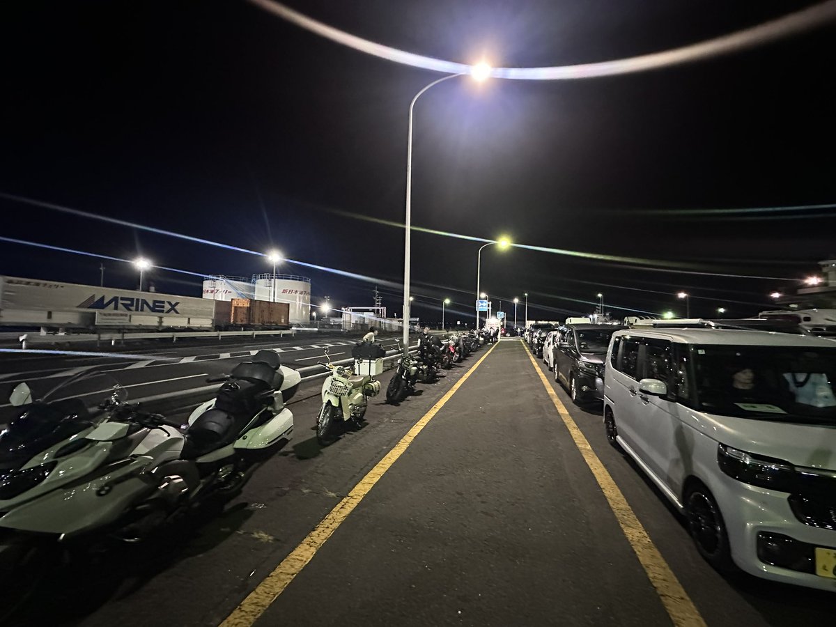 moto_hato's tweet photo. 今年の北海道行きの新日本海フェリーはバイク20台(￣◇￣;)けど17台しか乗らない…

バイク枠はキャンセル出てるけど旅客枠が無くて埋まらないんだろうな〜|(￣3￣)|

新造船にってバイク2列も並ばないとか寂しいデス.°(ಗдಗ。)°.

ってことで旅立ちます
ハァハァ(*´Д｀*)ハァハァ https://t.co/xUFcmtc83g
