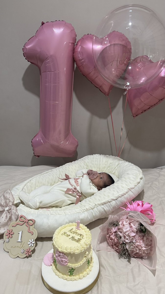 camilabenitezch's tweet photo. Hace un mes llegaste a nuestras vidas, y sentí cómo mi corazón empezaba a latir fuera de mi pecho. 🌸💗🎀👶🏻🩰

#onemonth https://t.co/5kKdkA0FvO