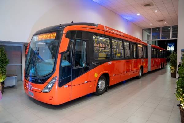 truckbusbuilder's tweet photo. Ônibus Superarticulados Mercedes-Benz de 23 metros entram em operação em Curitiba
https://t.co/5X4QI1gfSX

O portal Truck &amp; Bus Builder América do Sul é uma parceria da @secco_imprensa com a Truck&amp;Bus Builder, portal global de notícias sobre veículos comerciais
secco@secco.com.br https://t.co/9zTlfCog36