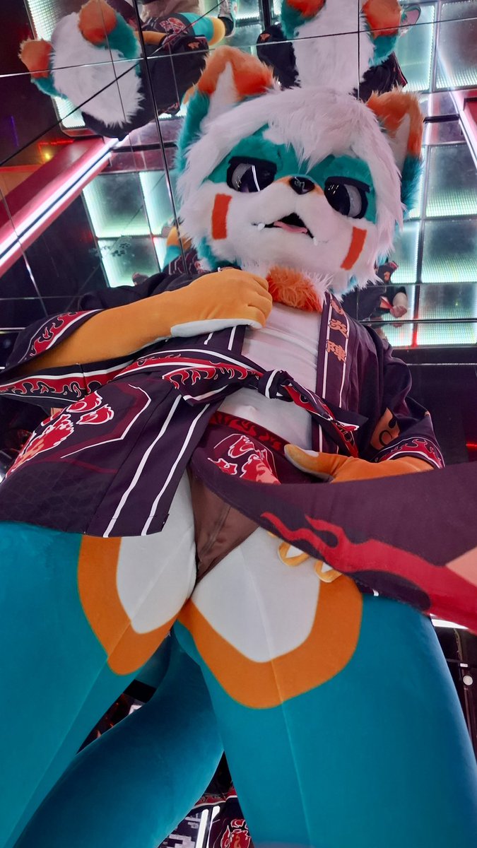 BothFelixfox's tweet photo. Hey. Watch your hands! ๐ฆโ๐
๐ธ: @albedos_hymnir
๐: @500cafebangkok
๐: @KemoCore
#FursuitFriday #petsuit #furry #felixfox https://t.co/rTfsJdjP9W