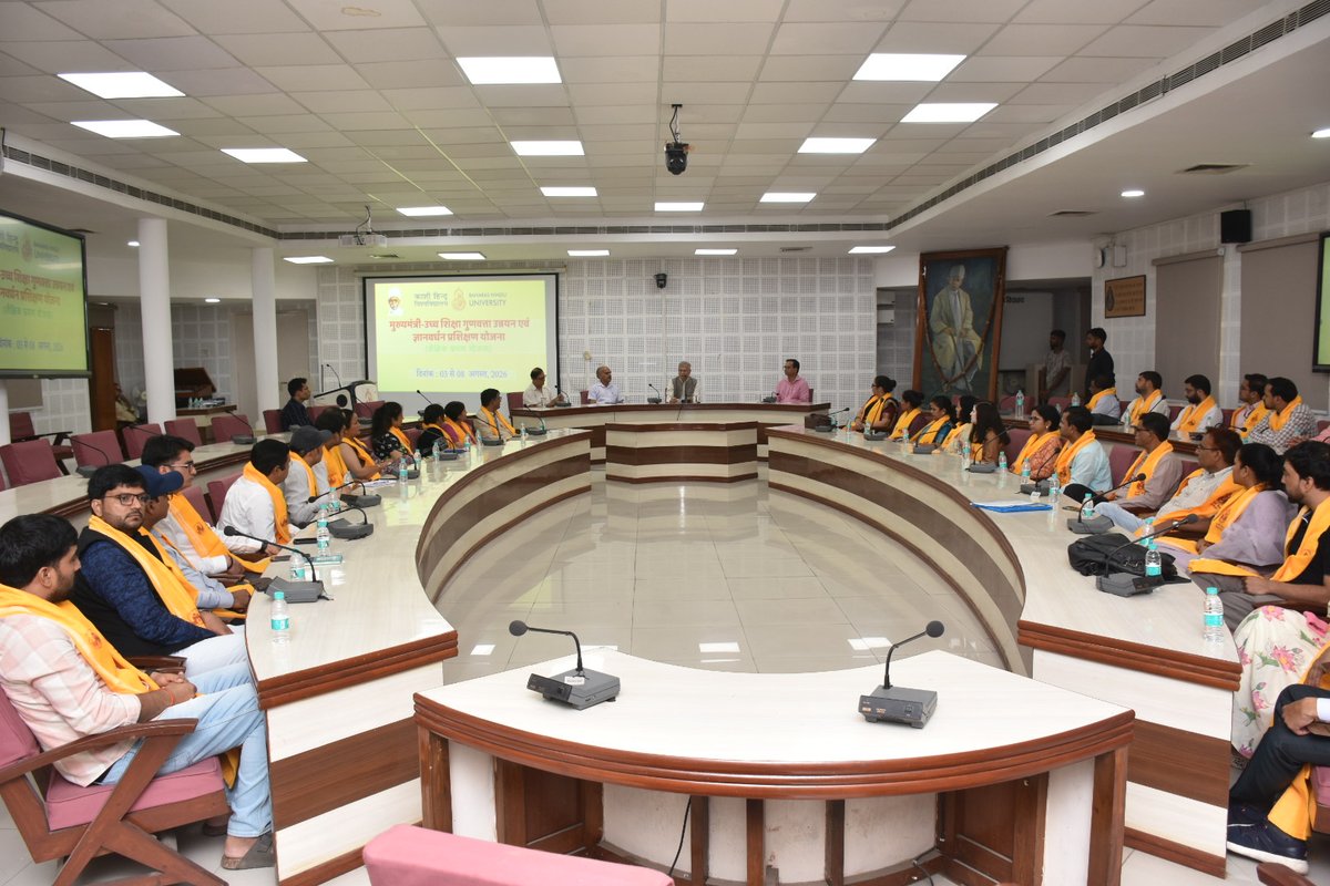 bhupro's tweet photo. Vice-Chancellor Prof. Ajit Kumar Chaturvedi interacted with a delegation of 40 teachers from Government Colleges across Uttarakhand, currently on an academic tour to #BHU under the Uttarakhand Government's Higher Education Quality Enhancement and Knowledge Enrichment Programme. https://t.co/Sw8PVX5qZh