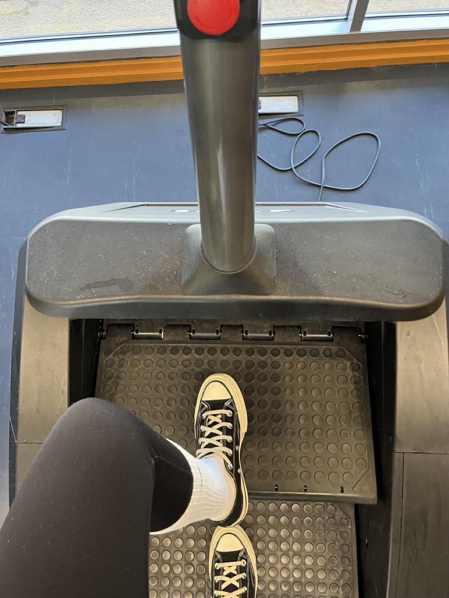 PrincessCieraa2's tweet photo. Early morning stairmaster makes my gym socks so sweaty and dirty :0 https://t.co/2VmmrJrBwn