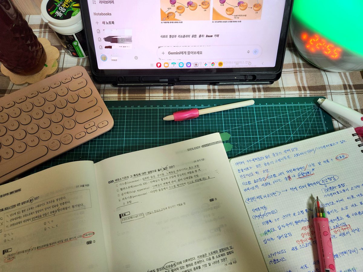 edajohc2N's tweet photo. #studytwt #study #공부계 #공부
- 빵꾸가 너무 많은데 어떡해
(메우면 그만이야~)

- 오늘 너무 더워서 운동 안 가려다가 눈 질끈 감고 나가서 뛰었어요. 기분이 좋아요!!

내일은 토요일이니까 좀만 더 메꾸고 자겠습니다!!(^^)d https://t.co/34EqgMXd3L