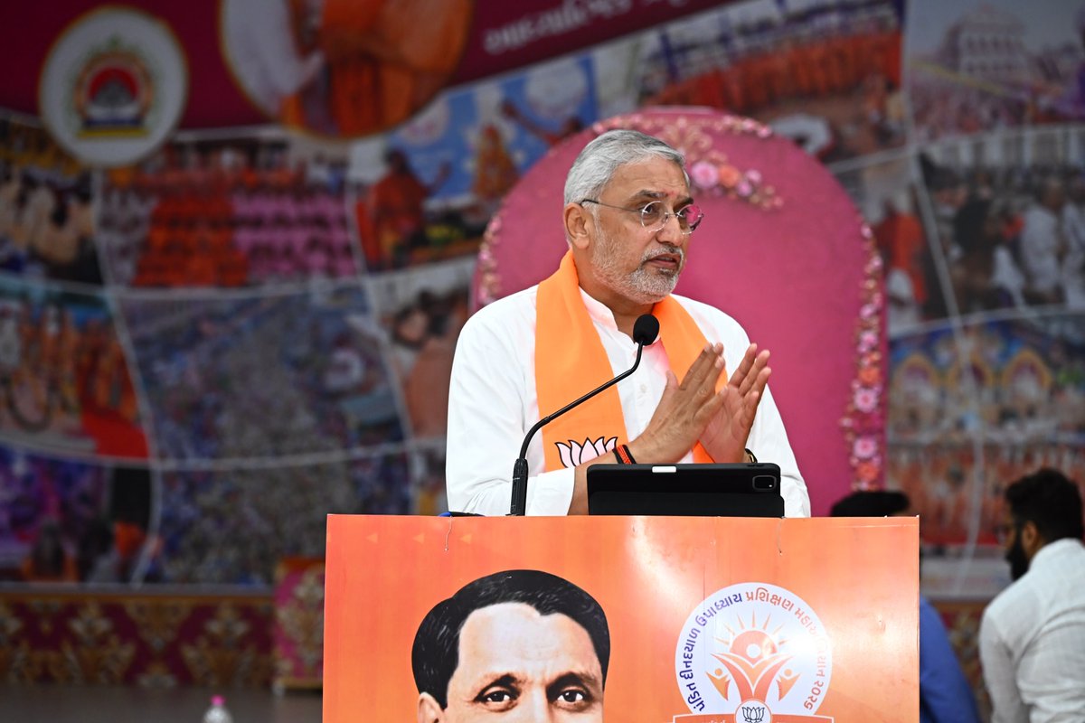 iJagdishBJP's tweet photo. વડતાલ ખાતે પંડિત દીનદયાળ ઉપાધ્યાય પ્રશિક્ષણ મહાઅભિયાન અંતર્ગત યોજાયેલા ખેડા જિલ્લાના પ્રશિક્ષણ વર્ગમાં જિલ્લાના હોદ્દેદારો સાથે સંવાદ કરી માર્ગદર્શન આપ્યું.

પ્રશિક્ષણ એ કાર્યકર્તા નિર્માણની અવિરત પ્રક્રિયા છે. વિચારધારાની સ્પષ્ટતા, સંગઠનાત્મક કુશળતા અને સેવાના સંસ્કારો થકી સશક્ત કાર્યકર્તાઓનું ઘડતર જ મજબૂત સંગઠનનો આધાર છે.