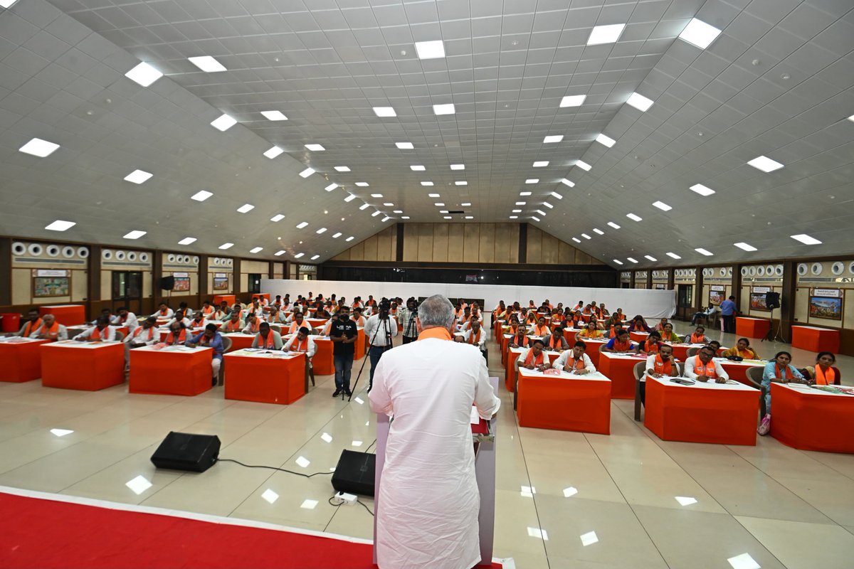 iJagdishBJP's tweet photo. વડતાલ ખાતે પંડિત દીનદયાળ ઉપાધ્યાય પ્રશિક્ષણ મહાઅભિયાન અંતર્ગત યોજાયેલા ખેડા જિલ્લાના પ્રશિક્ષણ વર્ગમાં જિલ્લાના હોદ્દેદારો સાથે સંવાદ કરી માર્ગદર્શન આપ્યું.

પ્રશિક્ષણ એ કાર્યકર્તા નિર્માણની અવિરત પ્રક્રિયા છે. વિચારધારાની સ્પષ્ટતા, સંગઠનાત્મક કુશળતા અને સેવાના સંસ્કારો થકી સશક્ત કાર્યકર્તાઓનું ઘડતર જ મજબૂત સંગઠનનો આધાર છે.