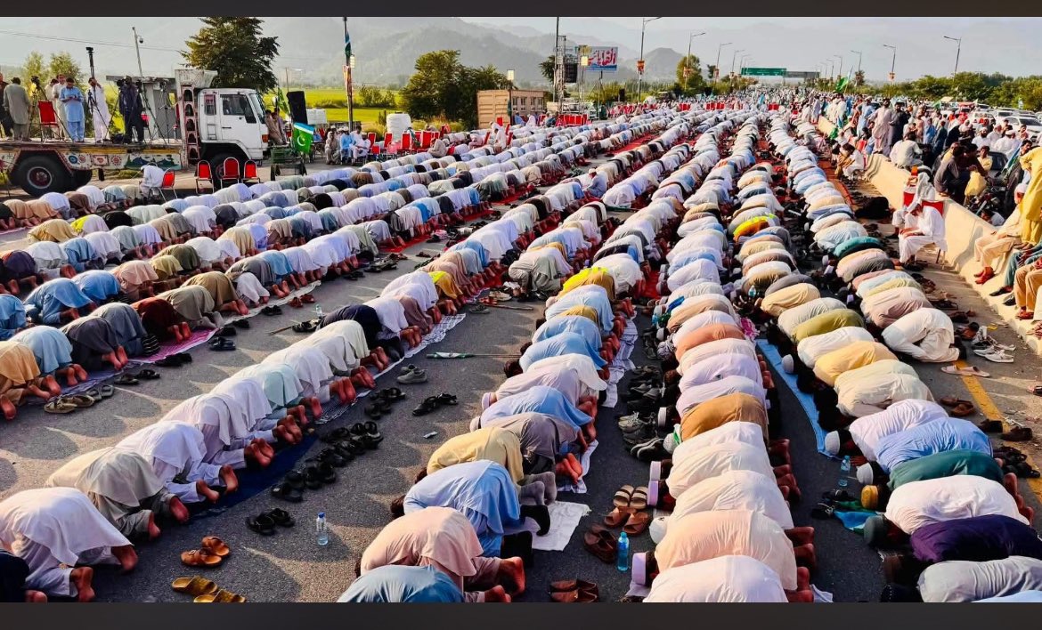 MSaadUsman's tweet photo. وقفہ نماز عصر
چکدرہ موٹروے  بند

Hafiz Naeem
Jamaat e Islami
Bhatta Levy NaManzoor

#JIProtestAgainstBhattaLevy https://t.co/4Ue0IMxh72
