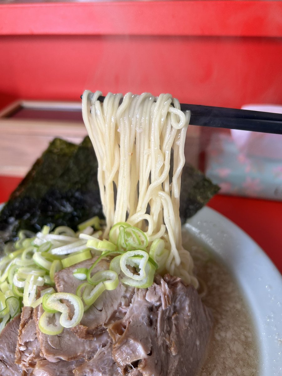 mensta_kitakan's tweet photo. 2026 87杯目
#ラーメンショップ結城東店@#結城市
#チャーシューメン

土曜の昼、相変わらずの大盛況！
大好きなニンニクと #ラージャン を投入して自分好みに。
やっぱり好きなだけ、ニンニクとラージャン入れて食べる一杯は格別ですな。
大変美味しくいただきました、ごちそうさまでした🍜 https://t.co/8FTe2CoJo1