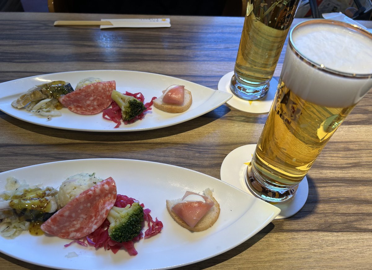 mami_oy2's tweet photo. 終演後は、美登利寿司の開店待ちで、ライオンにて一杯が二杯になる（笑）

久々の美登利寿司はやはり
安定の美味しさで
同行のJちゃんと満足でした。
#美登利寿司
#ライオン https://t.co/oUHQFUdWrx