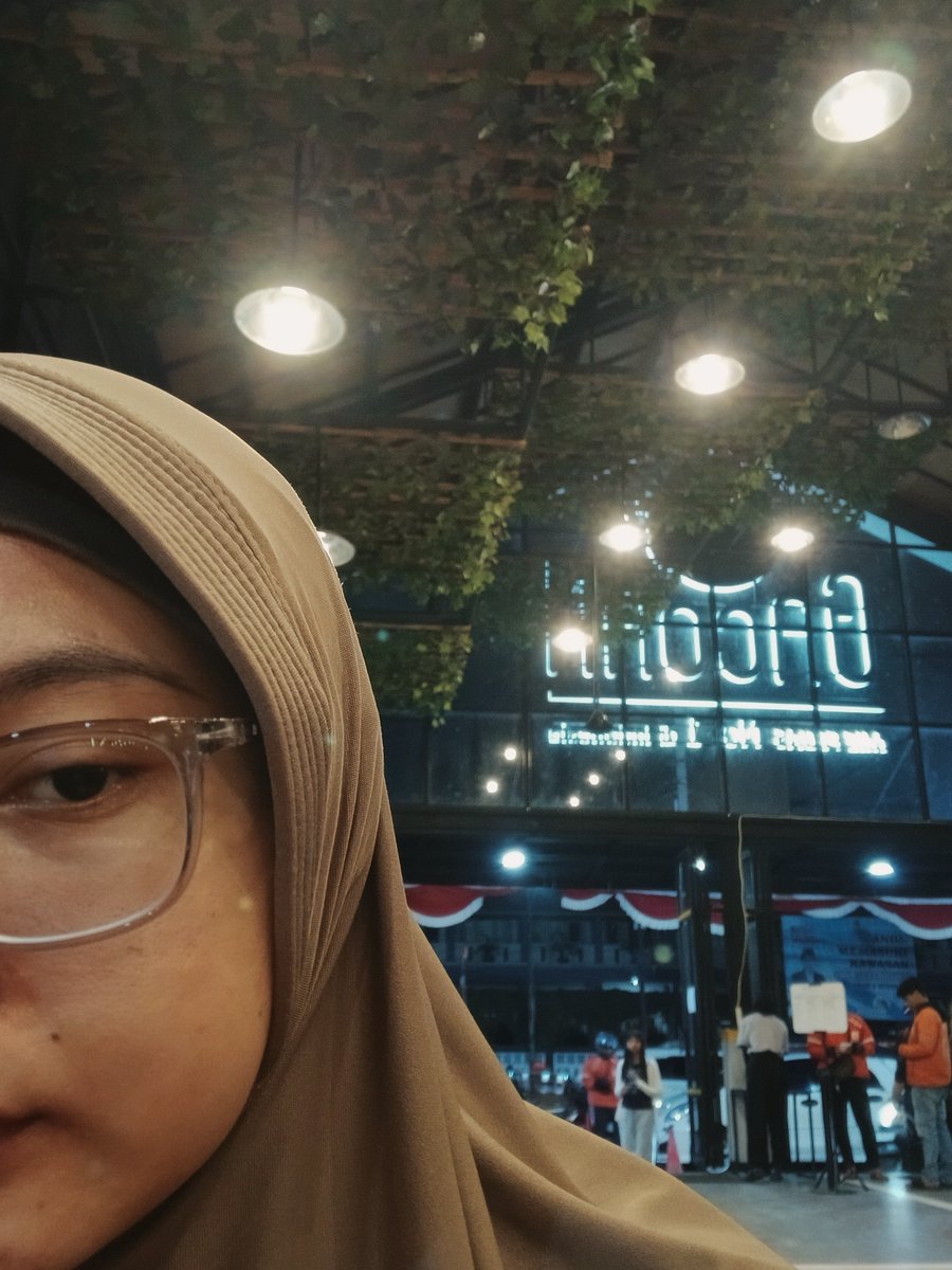 itsmean_andini's tweet photo. Makan di luar rumah hehe… https://t.co/cZ715QELCq