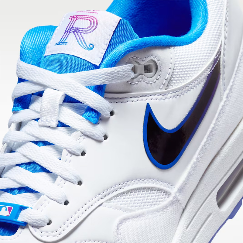 KicksDeals's tweet photo. Select size options for the @Royals "City Connect" Nike Air Max 1 are direct from @nikestore with FREE shipping included. //Ad

BUY HERE -> https://t.co/pAQGrQkfvt 👀 https://t.co/sulzc9Iyp7