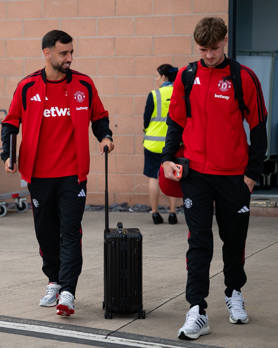 ManUtd's tweet photo. Gothenburg, here we come! ✈️🇸🇪 https://t.co/GruqUF568j