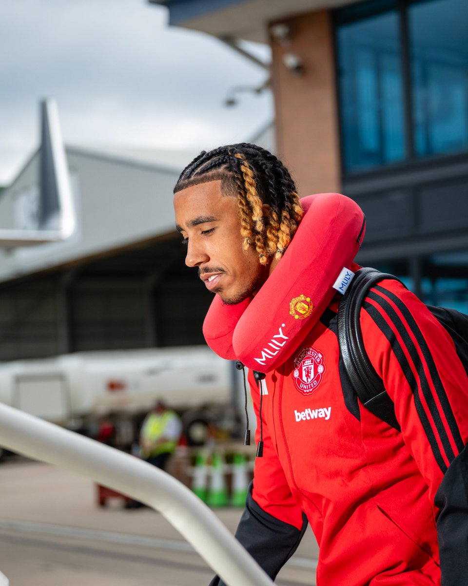 ManUtd's tweet photo. Gothenburg, here we come! ✈️🇸🇪 https://t.co/GruqUF568j