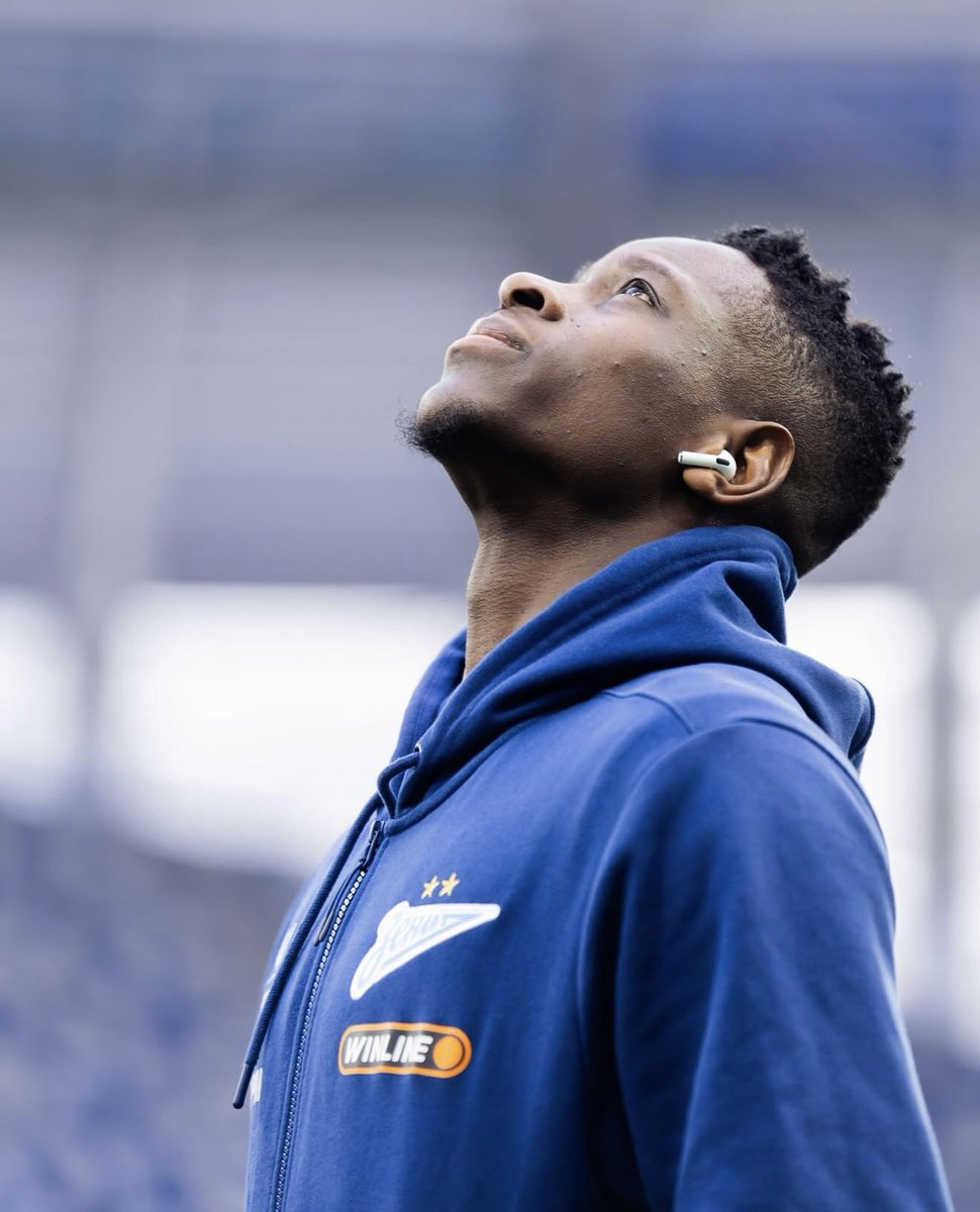 futebol_info's tweet photo. 🚨 AGORA! Zenit esperava uma proposta oficial do Flamengo por Luiz Henrique até ontem, o que não aconteceu.

O clube russo ACEITA vender o atacante por 30 milhões de euros (R$ 177 milhões) fixos + € 5 milhões (R$ 30 milhões) em bônus por metas e com PARCELAMENTO em 3 anos. Inicialmente, os russos queriam o valor à vista, mas aceitaram um parcelamento por conta da boa relação com o estafe de Luiz Henrique.

A demora do Fla em enviar a oferta pode irritar os russos e fazer com que eles mudem as exigências.

🗞️ @simpraisa 
📸 Zenit