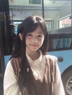 Raskete34's tweet photo. 銀髪の少女が黄金の時間に海辺のバルコニーに立っている、景色が彼女を選んだ ✨ 🌸 💖

#アニメ絵 #美少女 #イラスト #animegirl
Kox https://t.co/SfiA9ldokg