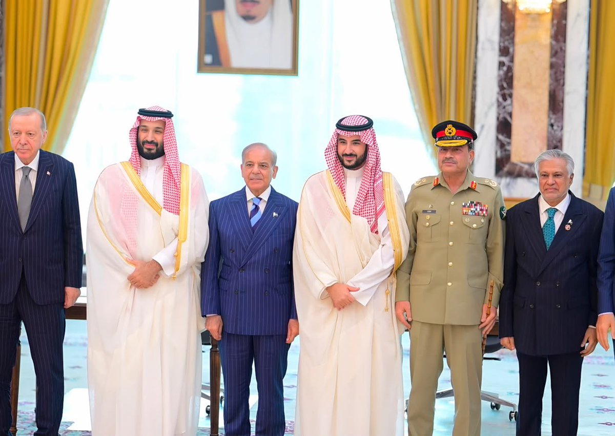 pmln_org's tweet photo. A new shield for the Muslim Ummah.

A truly historic and game changing defence pact. 🇵🇰🇸🇦🇹🇷 https://t.co/ZkpZdkK0zb