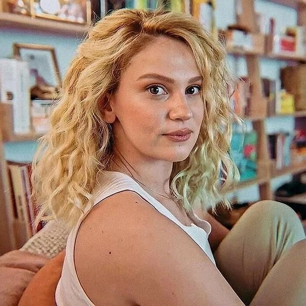 eisenv0's tweet photo. Netflix'te yayınlanacak "Manifest" belgeselinde Lidya'yı Farah Zeynep Abdullah canlandıracak. https://t.co/XPhvdz5emC
