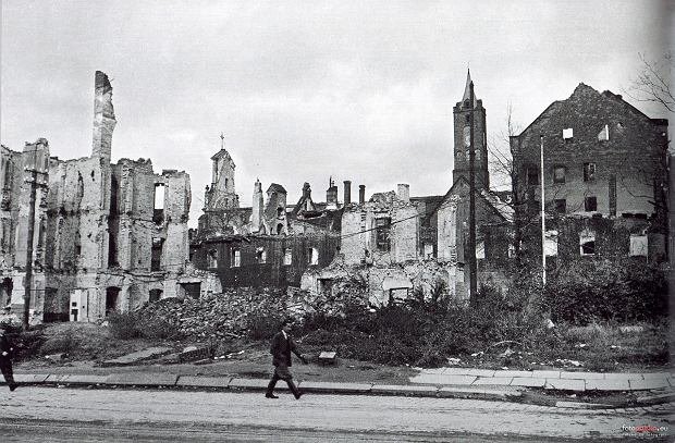 1wasatoMasao's tweet photo. Germans on Hitler's orders razed the city to the ground

Poles rebuild it and made it beautiful https://t.co/Ao1H3ZTrFx