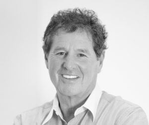 Markwoodland's tweet photo. Hal Rosenbluth ran his company on a rule that should have destroyed it.

The customer comes second.

He said it in public, then printed it on the cover of a book, and his clients stayed anyway.

Here's why putting his own staff first is what made the service great: https://t.co/7DRpjFBfAc