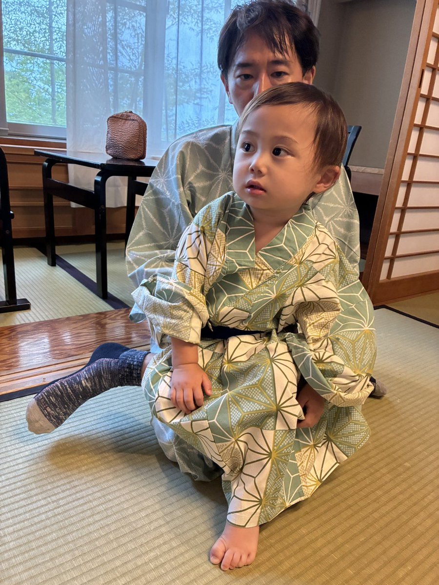 3ay92toshi's tweet photo. 暑い中、伊香保温泉に出掛けてきました。伊香保の夜は、わりと過ごしやすかった。
階段は365段あるので、息子の誕生日の段で記念撮影。
天気も良く楽しかった。 https://t.co/bnIgWwFyCY