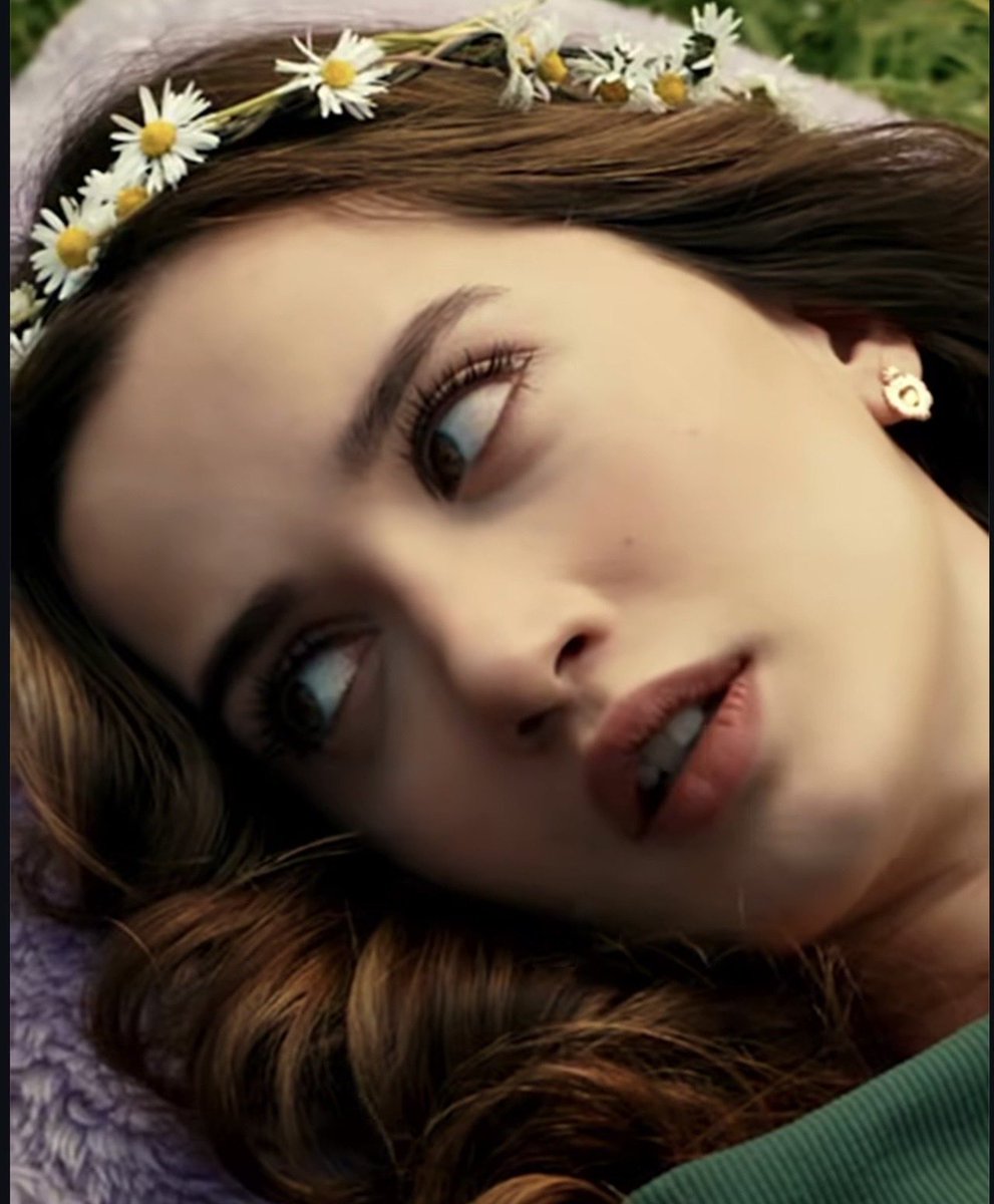 emincoded's tweet photo. She's so angelic 💕

The direction of this scene is looking good.

#Arafta #ilsuDemirci https://t.co/Ht4UcFBZdu