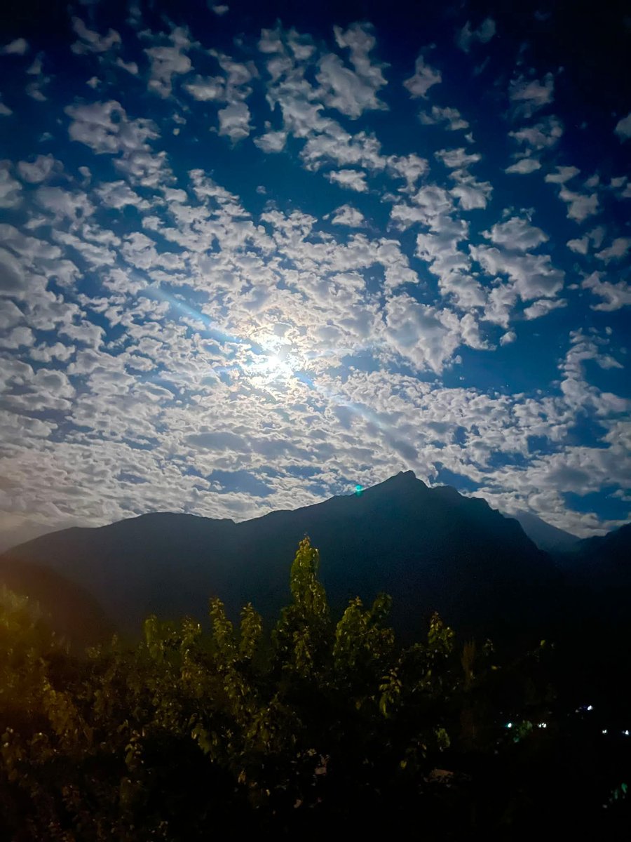 MananHnz's tweet photo. The city teaches you how to survive. The mountains teach you how to live. 🏔️

#GilgitBaltistan https://t.co/L8tRyPdJYc