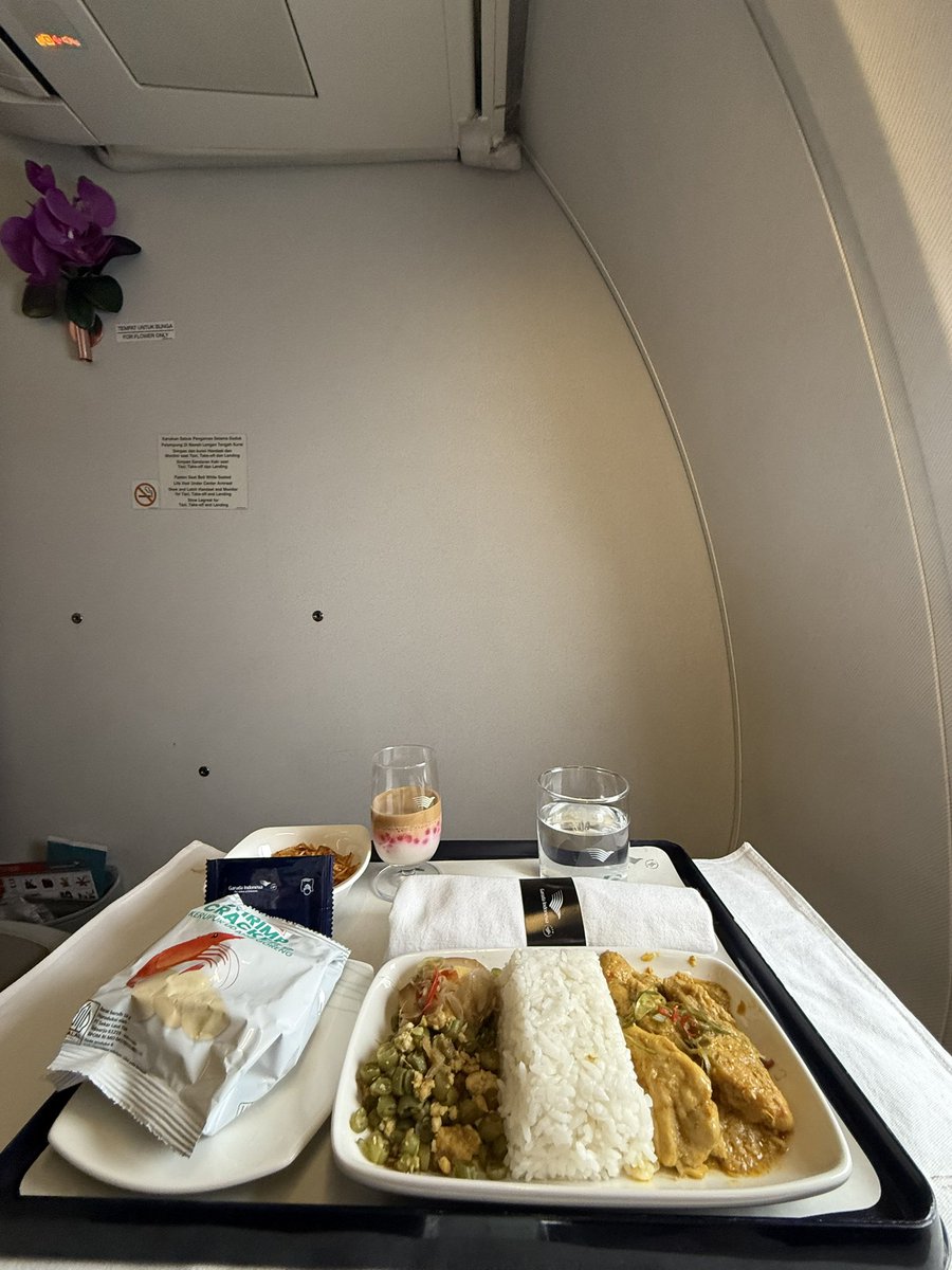 zavirza's tweet photo. @rizkidwika Hospitality tetep top notch kak. 
Makanan juga enak bgt. 
Yang outdate ya hardware aja sih. No complain. https://t.co/017K8ROjcM
