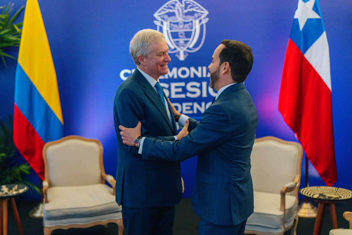 PresidenteKast's tweet photo. Una nueva etapa comienza en la relación entre Chile y Colombia. Me reuní con el Presidente electo Abelardo de la Espriella y coincidimos en fortalecer la cooperación en seguridad, comercio y defensa de la democracia en la región 🇨🇱🇨🇴 https://t.co/9qSOmcMBlr