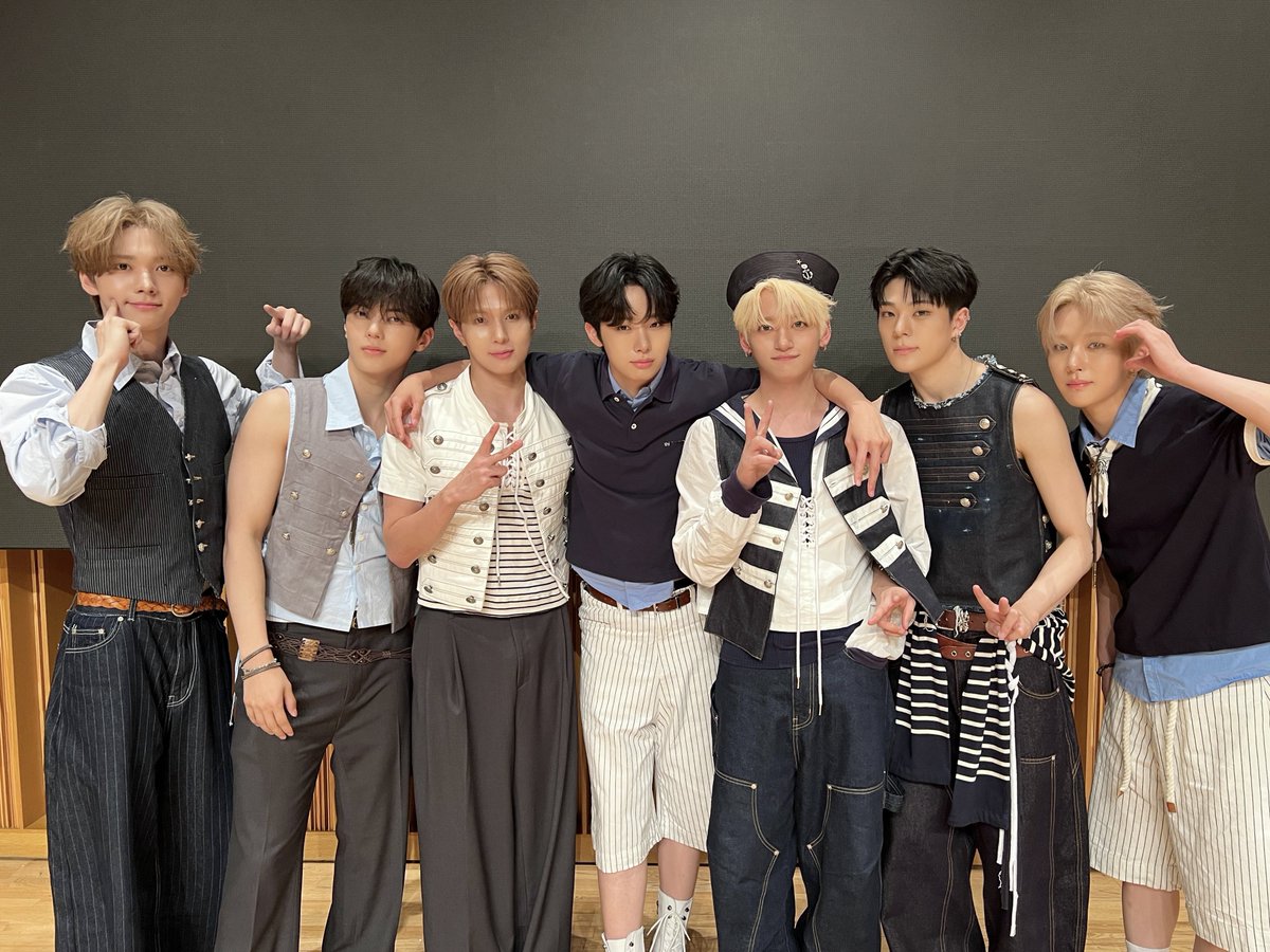 whib_official's tweet photo. [📸]
260807 애플뮤직 팬사인회

#WHIB #휘브
#CHERRYPIE #WHIB_CHERRYPIE https://t.co/7Y8QKirBfp
