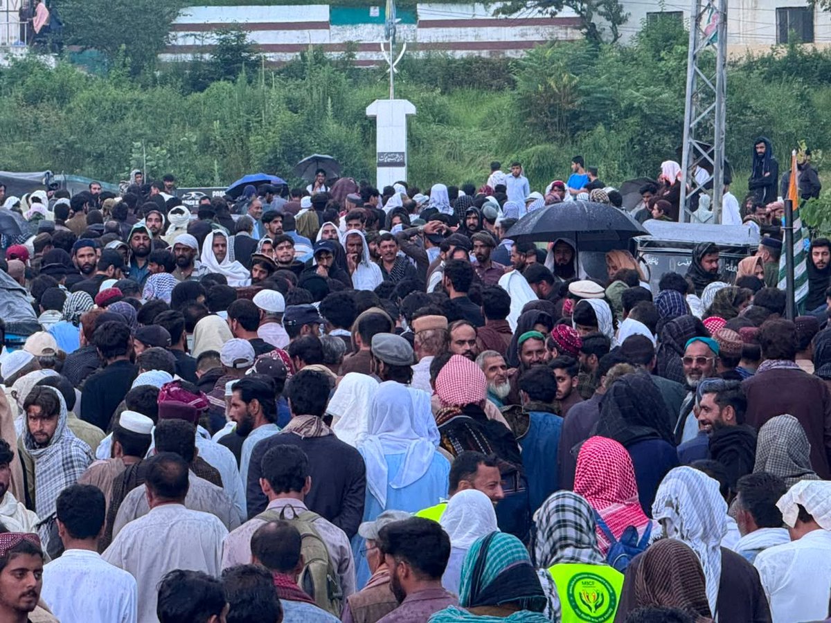 NaeemKayaniUK's tweet photo. #Rawalakot

The peaceful protest of men and women is just as powerful today as it was on day one—and it will not stop until the written agreement is fully put into action.

#RightsMovementAJK https://t.co/vbHe2gwWlV