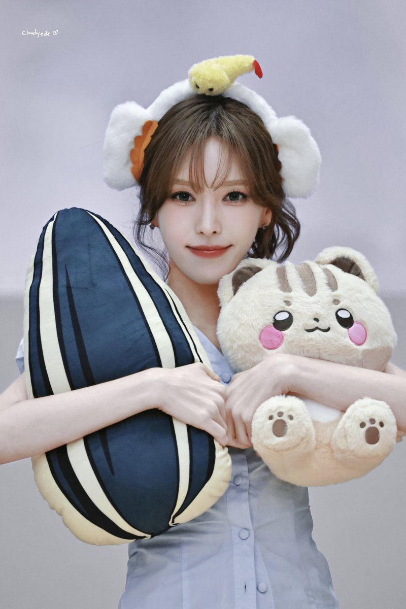 cloudyede's tweet photo. 260807 Berriz 팬싸
🐹😖🤏🏻

#WENDY #웬디 #RedVelvet #레드벨벳 https://t.co/yLlhwqxglu