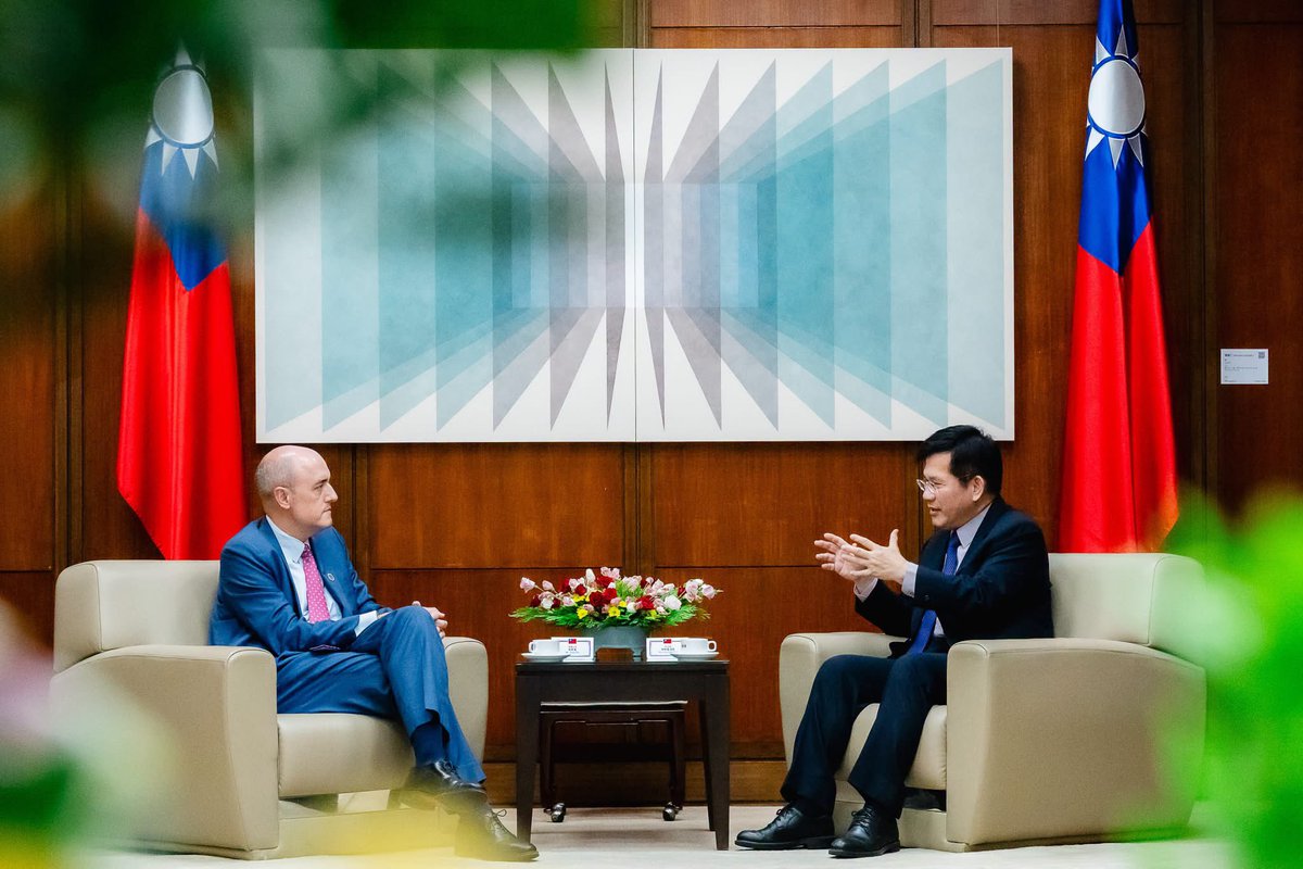 chia_lung's tweet photo. Taiwan’s democracy is gaining global recognition. I met with @FreedomHouse President Jamie Fly to discuss human rights, democratic resilience, and closer cooperation with civil society across the Indo-Pacific. Taiwan will continue working with democratic partners worldwide. https://t.co/mhHVmzgSLG