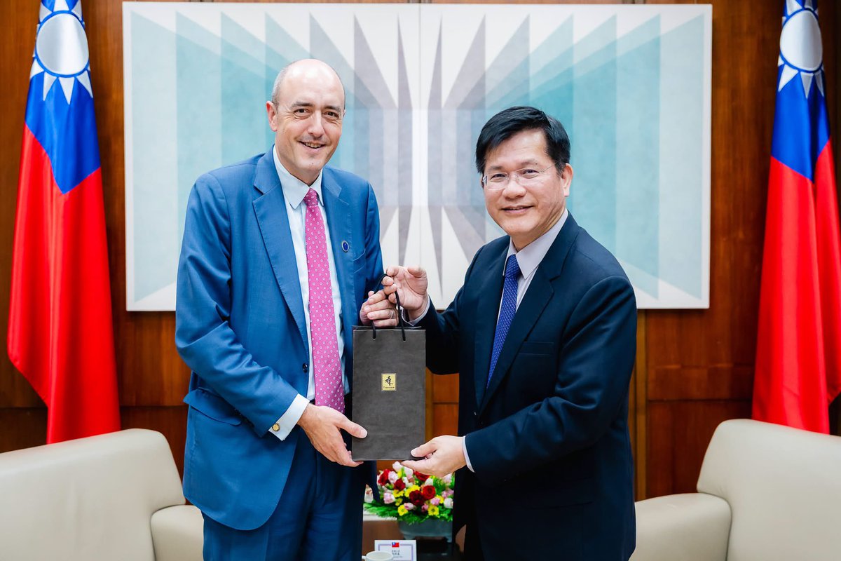 chia_lung's tweet photo. Taiwan’s democracy is gaining global recognition. I met with @FreedomHouse President Jamie Fly to discuss human rights, democratic resilience, and closer cooperation with civil society across the Indo-Pacific. Taiwan will continue working with democratic partners worldwide. https://t.co/mhHVmzgSLG