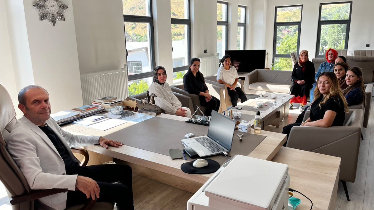 HikmetOzuag's tweet photo. 📍 Kiğı Belediyesi

İl Kadın Kolları Başkanımız @masifegundogdu, İlçe Kadın Kolları Başkanımız @senemOvant ve kıymetli yönetim kurulu üyelerini belediyemizde misafir ettik.

Nazik ziyaretleri ve samimi sohbetleri için kendilerine teşekkür ediyor, çalışmalarında başarılar ve kolaylıklar diliyorum.
@akkadinbingol 
@kigi_akkadin