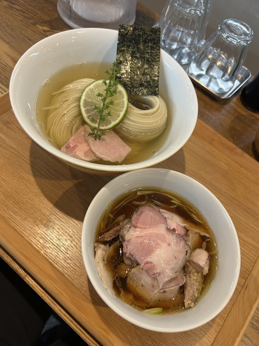 mensta_kitakan's tweet photo. 2026 90杯目
#YOKOKURASTOREHOUSE@#小山市
#昆布水のつけ麺大（醤油） #ちょい肉増し

仕事帰りに並びがほとんどないということで、#ヨコスト さんに寄り道。
醤油そばと悩んだけれど、ガッツリ食べたくて #昆布水 に。
やっぱ美味いんだよな、パーフェクト。
最高の食事でした、ごちそうさまでした🍜 https://t.co/qquIxcjj41