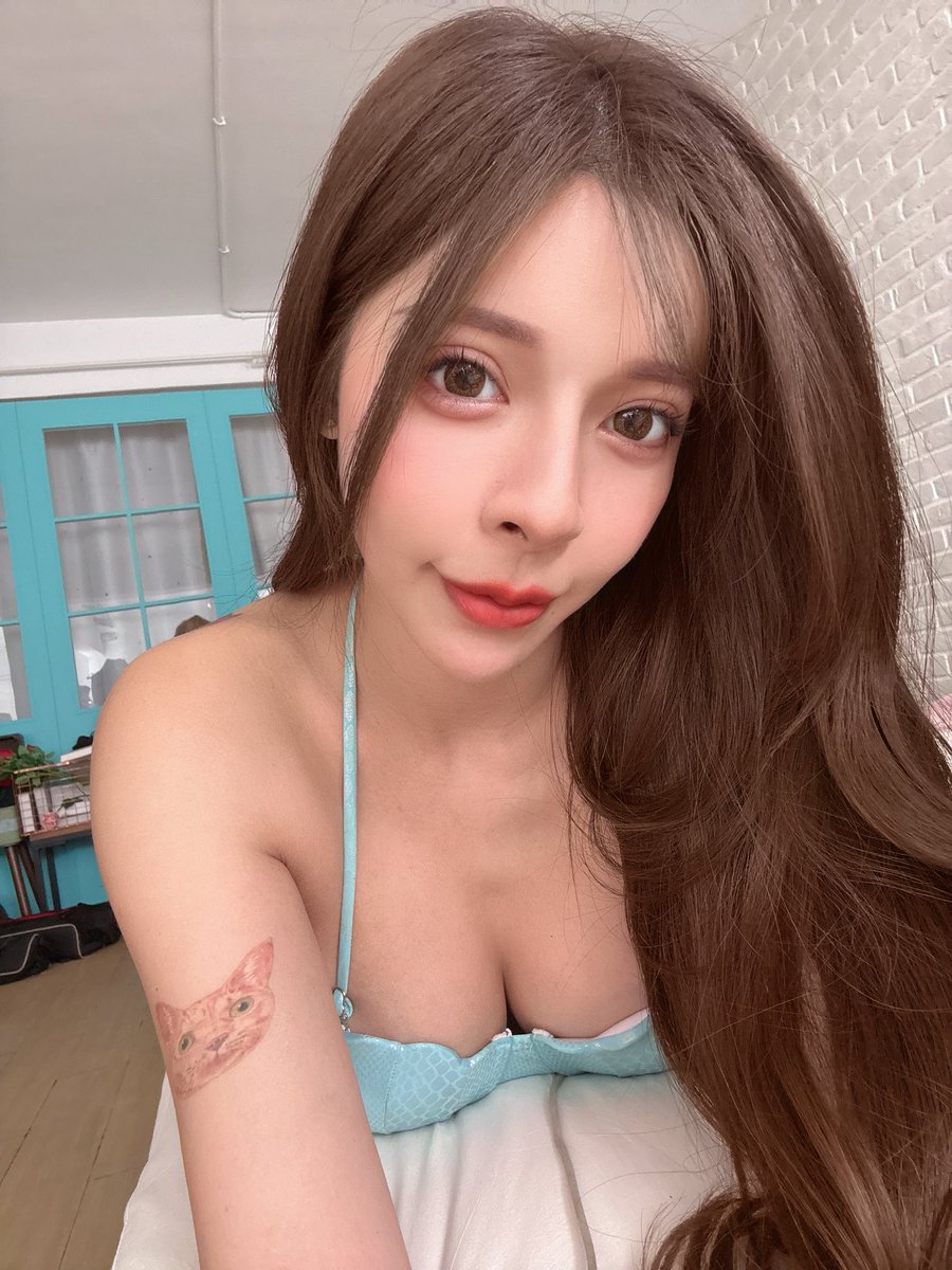 Anna19971219's tweet photo. 性感誘影上線啦🔞
這裡看🔗 https://t.co/N8fgNnVP8G https://t.co/WZuEjKsUTD
