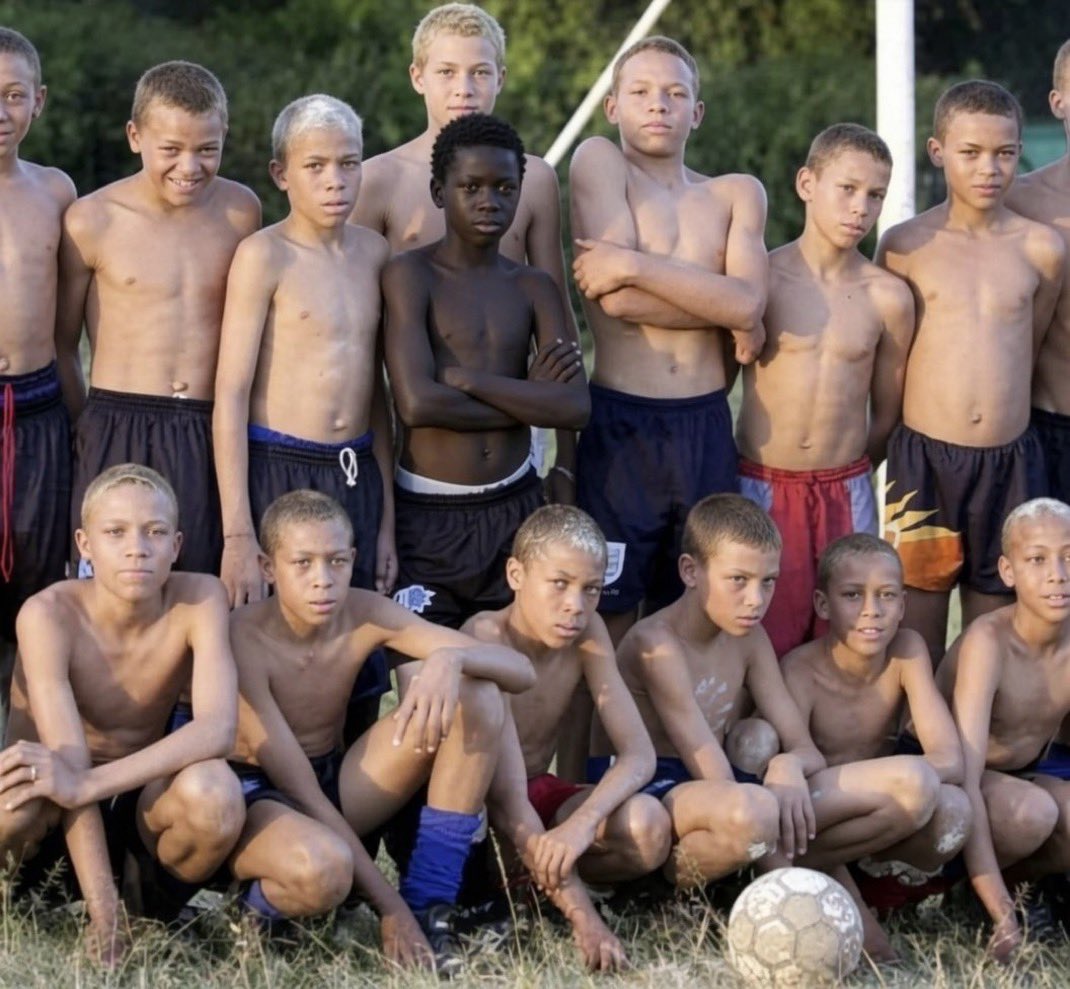 nvmadii's tweet photo. Hey @grok can you guess this football national team? https://t.co/mzDqjWpVqQ